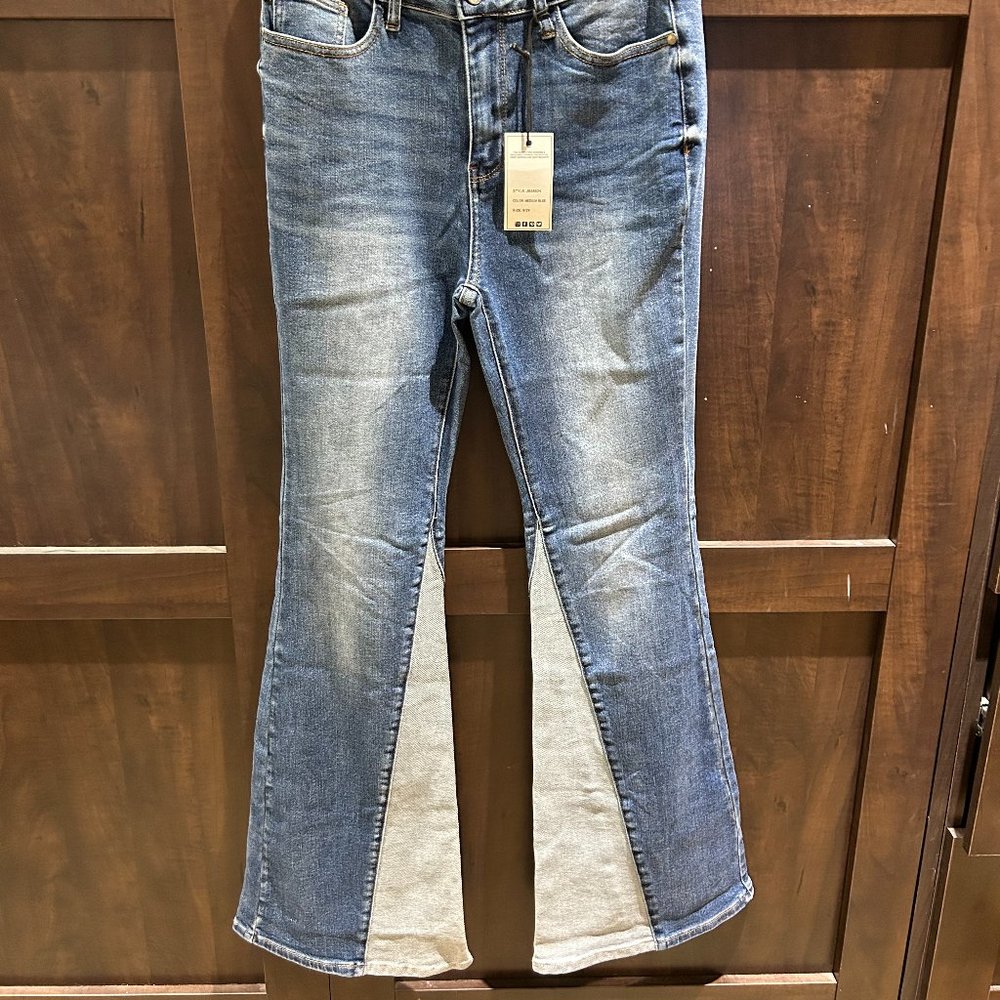 NWT Judy Blue Medium/Light Flare Jeans Size 9/29